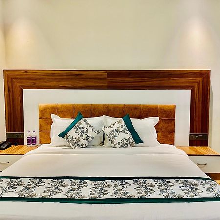 Hotel White House 350 Mtr From Golden Temple Amritsar Exterior foto